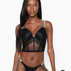 NWT Victoria’s Secret very sexy push-up bra. Size 36 DD in black. Never worn.